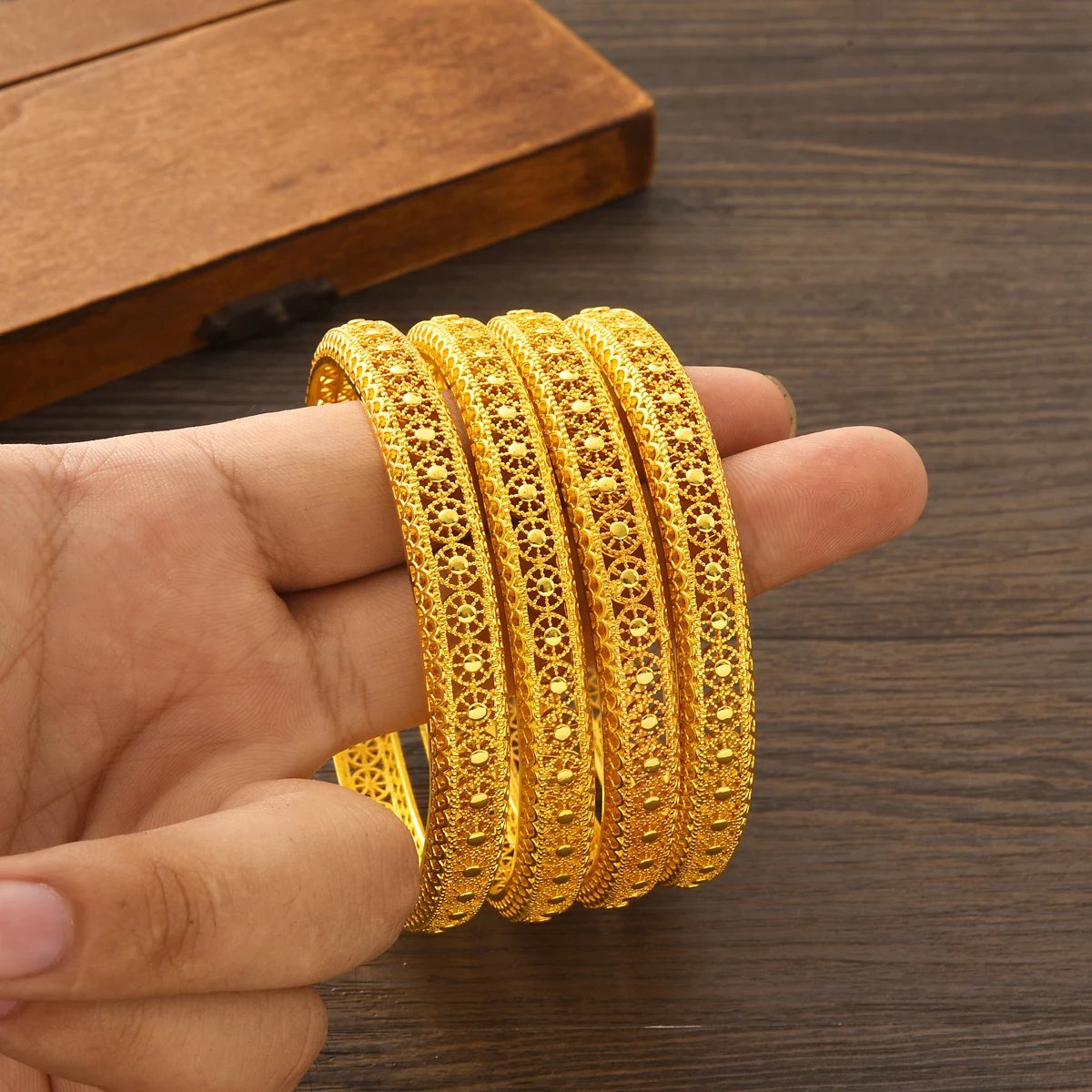 WOMEN BANGLE GOLD