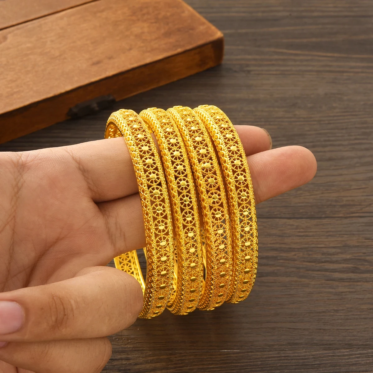 WOMEN BANGLE GOLD