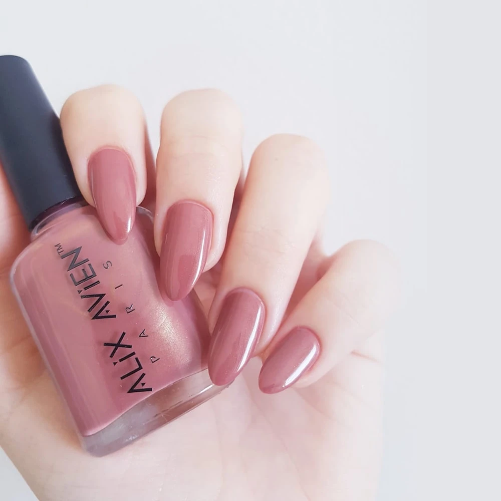 ALIX AVIEN NAIL POLISH