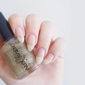 ALIX AVIEN NAIL POLISH