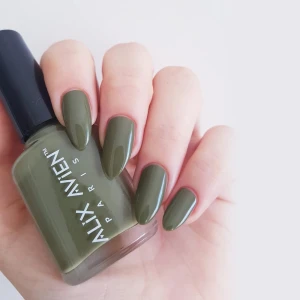 ALIX AVIEN NAIL POLISH