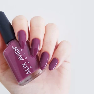 ALIX AVIEN NAIL POLISH