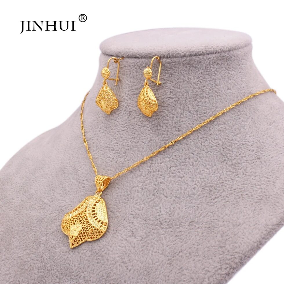 Luxurious 18K Gold Necklace Set – Timeless Elegance & Radiance